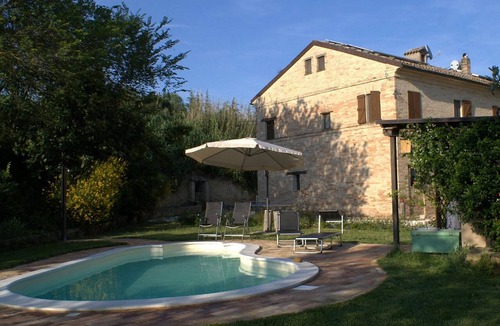 Acquesalate Apartment | Farmhouse with pool in the Marche region.