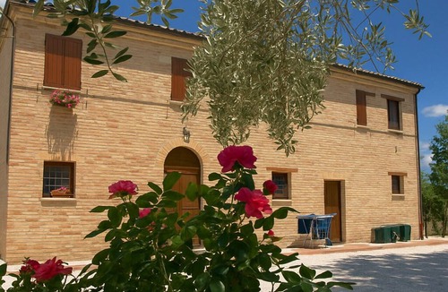 Acquesalate Apartment | Farmhouse with pool in the Marche region.