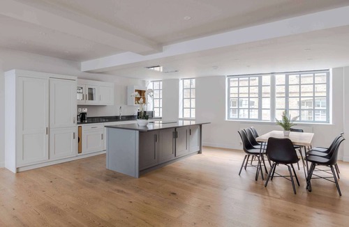 Clerkenwell Apartment | Farringdon 3-Bed · 2 En-Suites · Lift · Sleeps 8