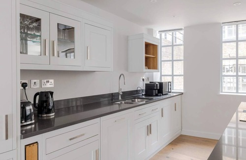 Clerkenwell Apartment | Farringdon 3-Bed · 2 En-Suites · Lift · Sleeps 8