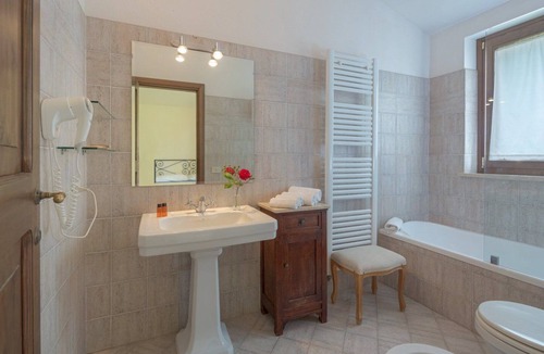 Doglio House | Fattoria di Vibio, Majestic farmhouse nestled in nature with pool and SPA