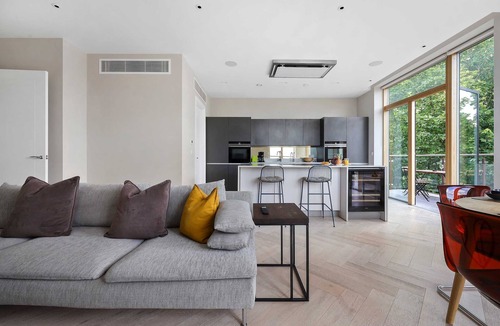 Childs Hill Apartment | Finchley Road Luxe 2 Bed Apartment NW11