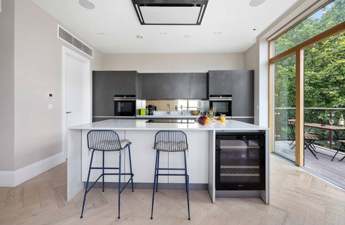 Childs Hill Apartment | Finchley Road Luxe 2 Bed Apartment NW11