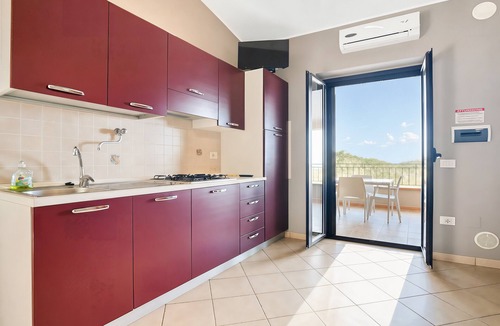 Chiesiola Apartment | Fiorone Apartment with Sea View, Wi-Fi and Air Conditioning