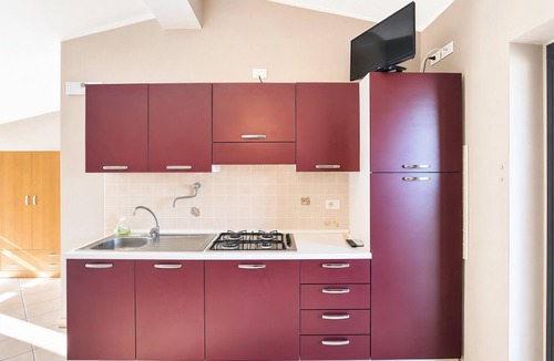 Chiesiola Apartment | Fiorone Apartment with Sea View, Wi-Fi and Air Conditioning