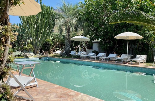 Panza Apartment | "Fish Cottage" with garden, swimming pool and spa hot tub