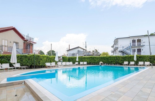 Laura Apartment | Flat in Residence with pool 100 metres from the sea