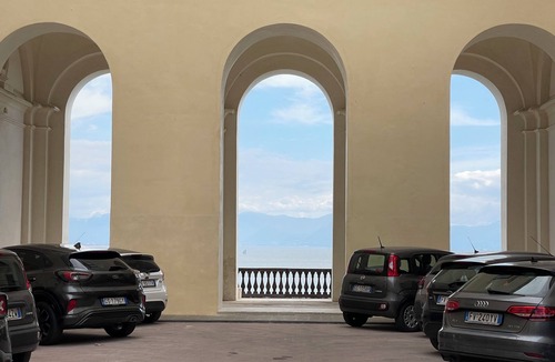 Posillipo Apartment | Flat in the historical “Palazzo Donn’Anna”