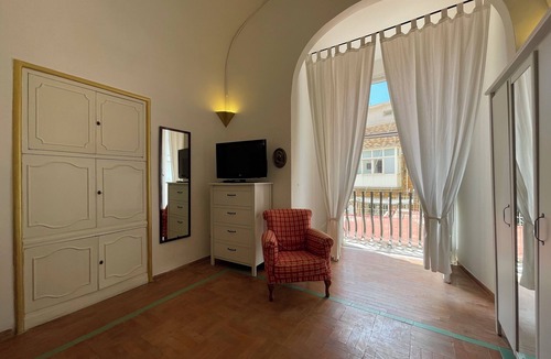Posillipo Apartment | Flat in the historical “Palazzo Donn’Anna”