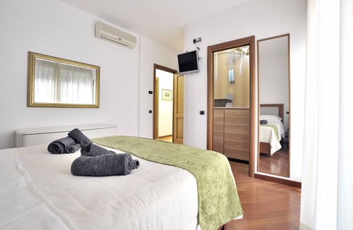 Tor di Quinto Apartment | FleminHouse in Rome's posh and elegant neighborhood 10 min from the Vatican