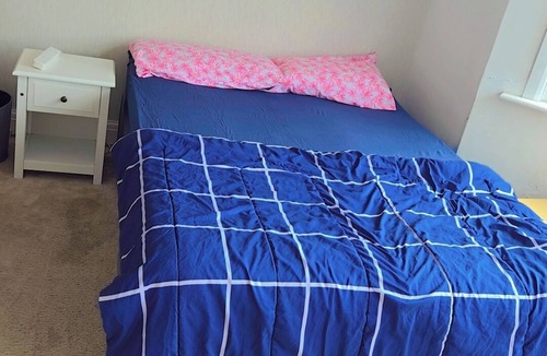 Wembley Central Bed & Breakfast | Footsteps away from wembley stadium. Best prime Location in wembley! Family Room