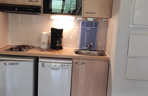 Besse-et-Saint-Anastaise Apartment | 4 pers. apartment with quiet balcony, pool access