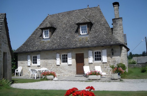 Camps-Saint-Mathurin-Leobazel House | Rural Gite La Madeleine with Private Terrace
