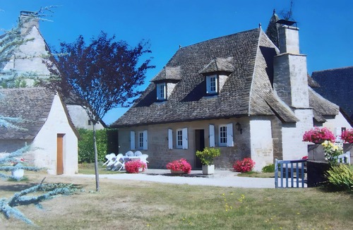 Camps-Saint-Mathurin-Leobazel House | Rural Gite La Madeleine with Private Terrace