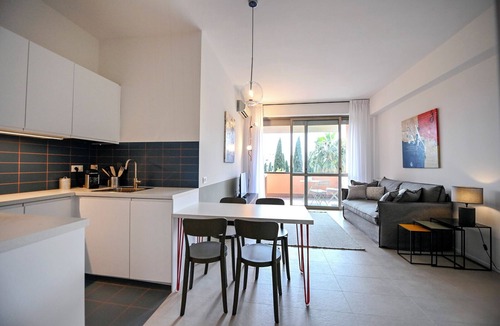 Aurelio Apartment | Francesca's Green Suite 214