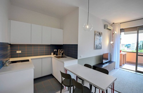 Aurelio Apartment | Francesca's Green Suite 214