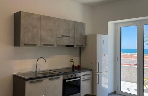 Marina Apartment | Fronte mare Levante - piano terra