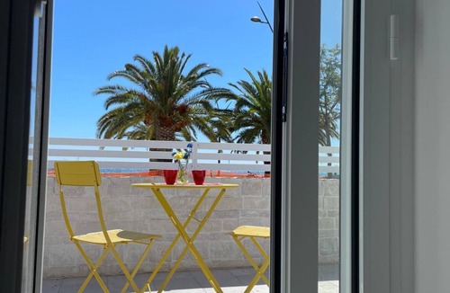 Marina Apartment | Fronte mare Alba chiara - piano terra dx
