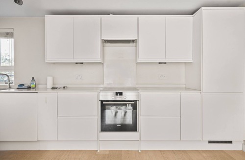Belgravia Apartment | Functional Belgravia 2BR Flat Near Victoria