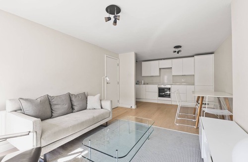 Belgravia Apartment | Functional Belgravia 2BR Flat Near Victoria