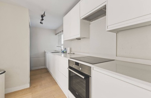 Belgravia Apartment | Functional Belgravia 2BR Flat Near Victoria