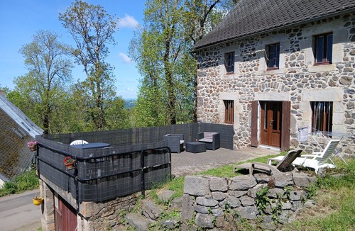Montgreleix House | Gîte chez Jeantou in Montgreleix