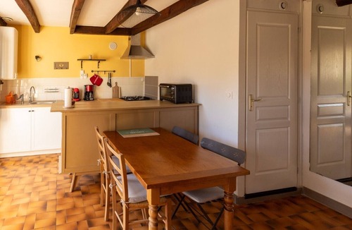 Persac House | Gîte La Traverse: Private Terrace, Private Garden, and Wi-Fi in Persac