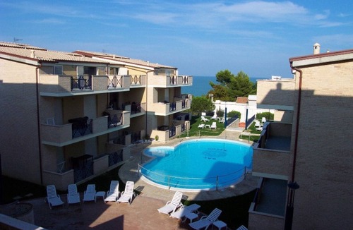 Foggetta Apartment | G.Bay D02 - Ground floor apartment with balcony, hill view