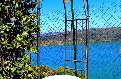 Castel Gandolfo Apartment | Garden with Lake View and Vasco Jacuzzi 1 min from Old Town