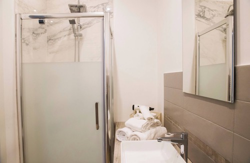Vasto House | Garibaldi Rooms