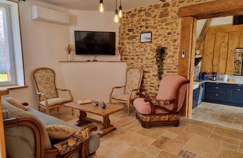 Le Chatenet-en-Dognon Cottage | Gîte Beaulieu, with heated indoor pool