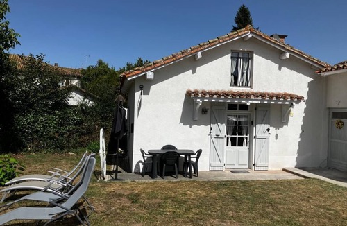 Oradour-Fanais Cottage | Gite des Lavandes Sleeps 4 with Patio