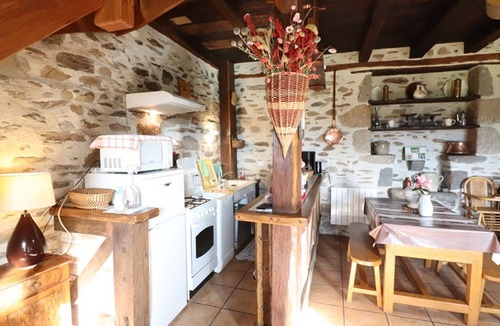 Sansac-de-Marmiesse Cottage | Gite Sansac-de-Marmiesse, 1 bedroom, 3 persons