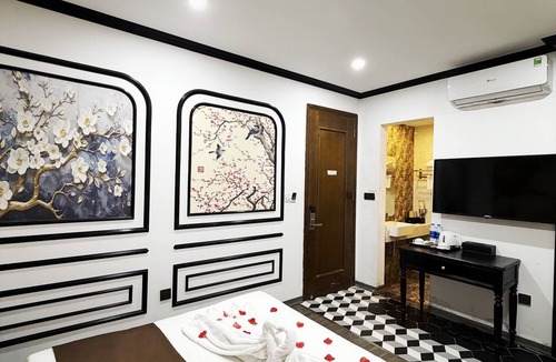 Hai Ba Trung Hotel | Golden Hotel