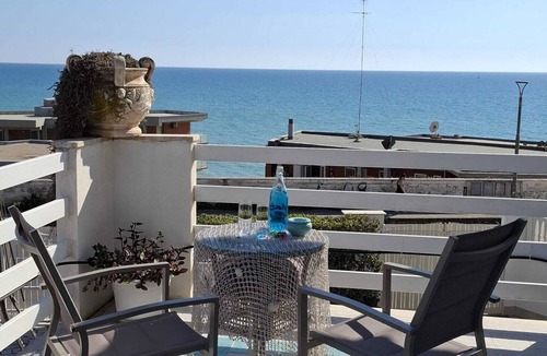 Anzio House | Gorgeous beachfront villa, 1 hour away from Rome, parking spaces included.