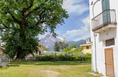 Colledara House | Gran sasso white house