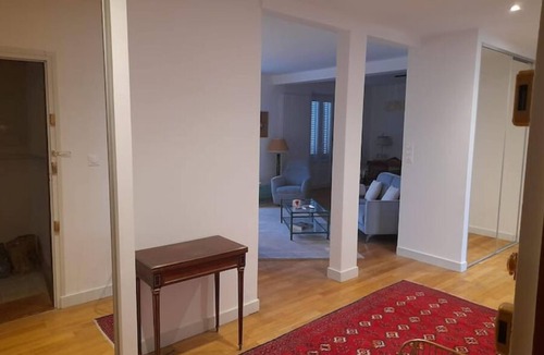 Limoges Apartment | Grand, Clair, Central, Élégant, 2 Chambres
