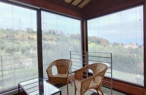 Rapino House | Green Apartment-Ancient country house, fenced garden, pets allowed.