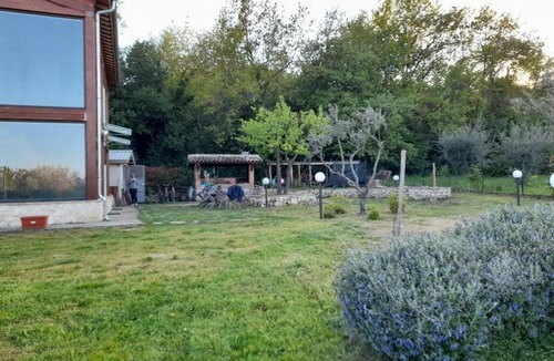 Rapino House | Green Apartment-Ancient country house, fenced garden, pets allowed.