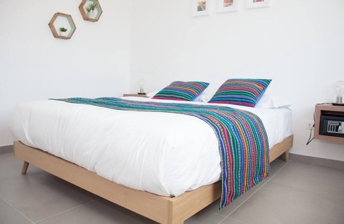 Fuorigrotta Apartment | Green apartment with double bedroom and living room / kitchen with sofa bed and private bathroom