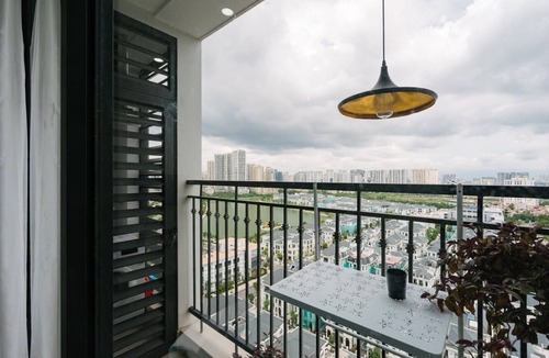 Tu Liem Apartment | Green Bay Hanoi Superior Studio♥Lake view-King Bed