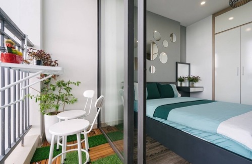 Tu Liem Apartment | Green Bay Hanoi Superior Studio♥Lake view-King Bed