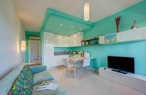 Rivoltella Apartment | Green Tiffany Apartment - Happy Rentals