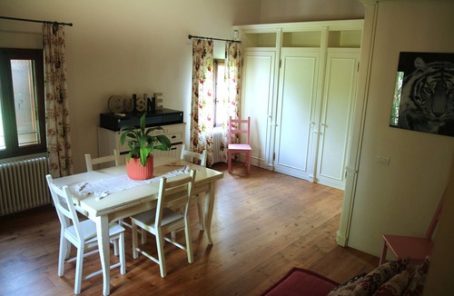 Ospedaletto di Istrana Apartment | 'Grimilda' Apartment with Shared Pool, Wi-Fi and Air Conditioning