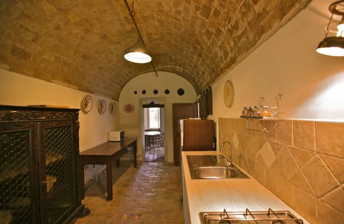 Tocco da Casauria House | GROUPS (up to 9 apartments and 35 p) under mountains & only 30 min. from beaches