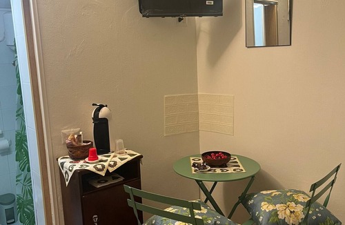 Minturno Apartment | Guest House 'La Colonnina' with Shared Garden, Wi-Fi and Air Conditioning