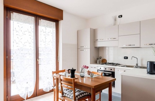 Sud-Ovest Apartment | GuestHost - Cozy apartment of 40 sqm located on the fourth and last floor of a building with lift, suitable for 4 people.The accommodation is located in a quiet residential area, served by the main services: bars, restaurants, supermarkets, pharmacy, pub
