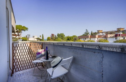 Santo Spirito Apartment | GuestHost - Cozy apartment in a villa that accommodates up to 4 people, equipped with all comforts including a terrace equipped for moments of relax. The apartment is located in the Santo Spirito district, an area full of shops, restaurants and bars, jus