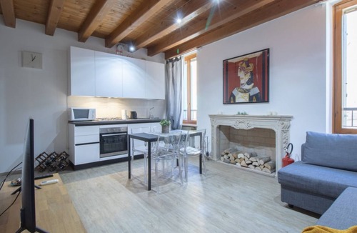 Valeggio sul Mincio Apartment | GuestHost - A splendid 65 sq m apartment, perfect for 4 guests, located on the first floor of a completely renovated period building.The accommodation is located in Valeggio sul Mincio, just an 8-minute walk from the Scaligero Castle, a 15-minute walk fr