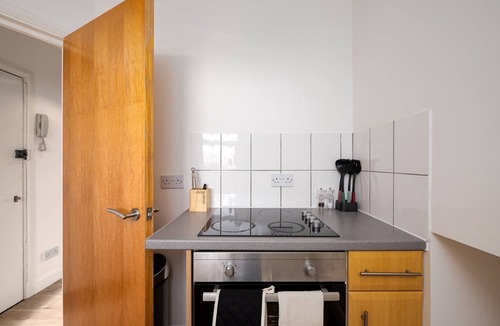 Stratford and New Town Apartment | GuestReady - Bow's Delight near London Stadium